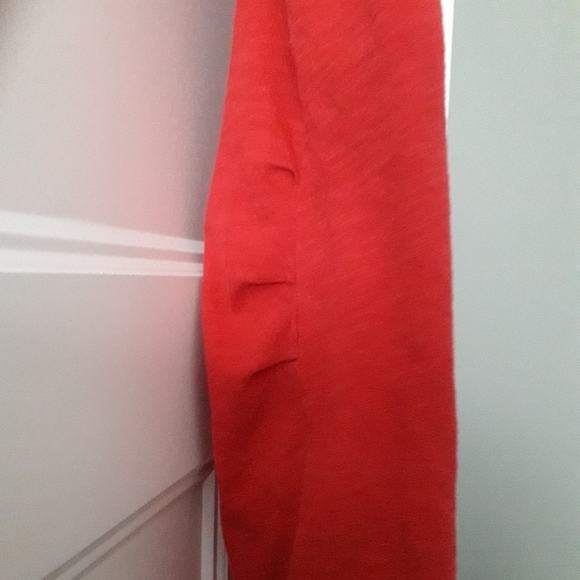 Thyme Maternity Red T-Shirt - Picture 3 of 4